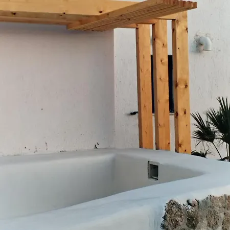 Pequena Casa Cerca De Mikonos Ciudad *